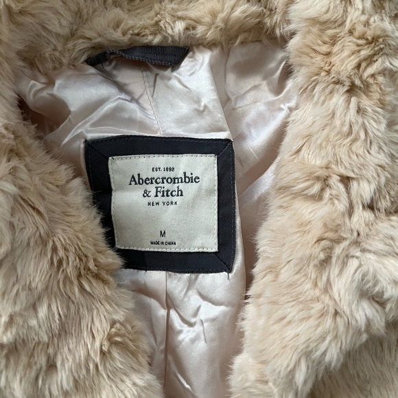 Abercrombie and Fitch Women’s faux fur coat SZ M - Picture 2 of 2